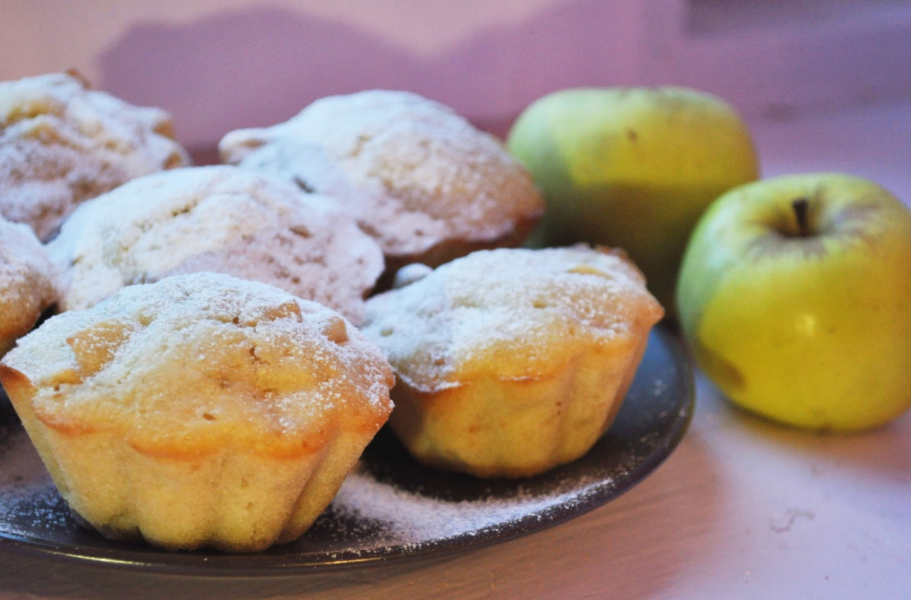 Маффины на кефире, с яблоками, овсяными хлопьями и корицей