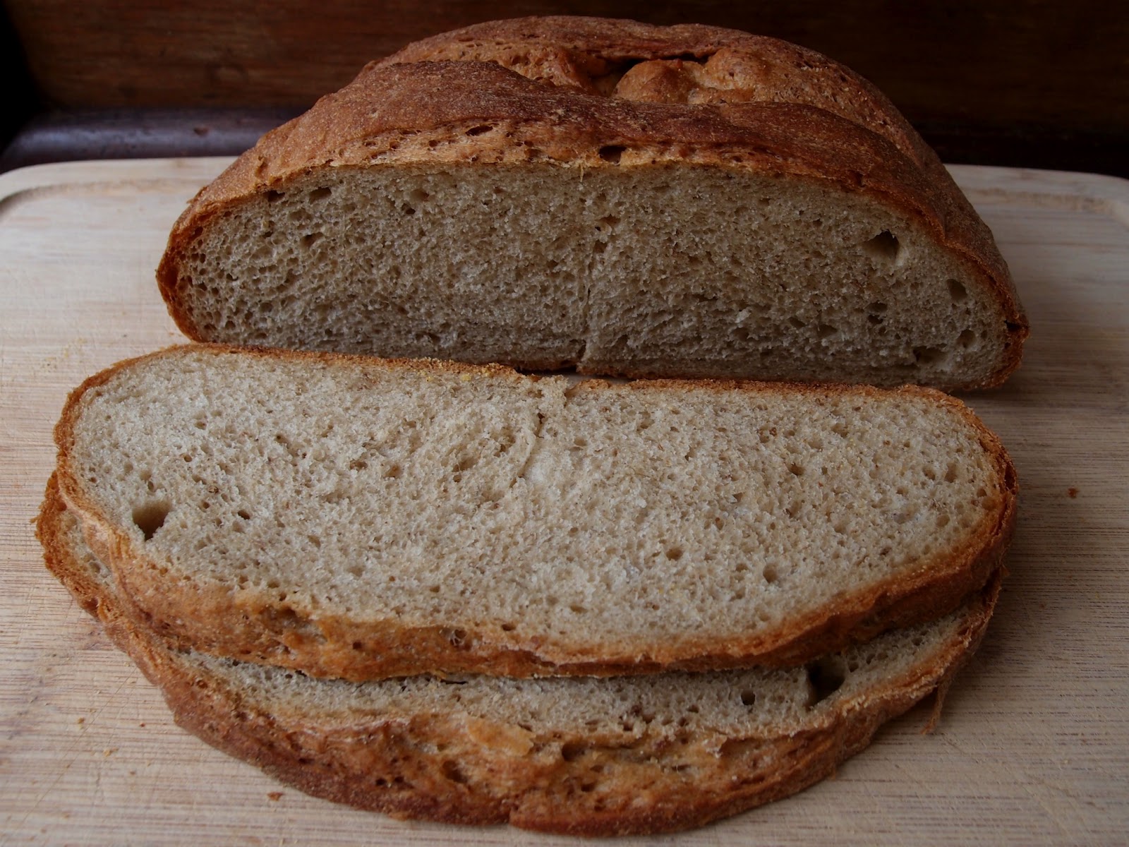 Рецепт вкусного черного хлеба. Выпечка хлеба. Ржаной хлеб домашний. Домашний хлеб в духовкк. Вкусный хлеб в духовке.
