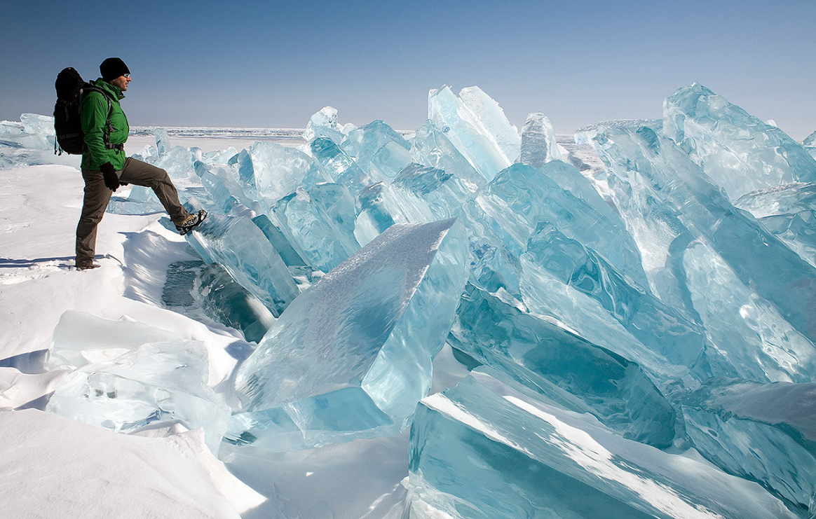 Сколько кубиков льда. Озеро Байкал Торосы. Ледяные Торосы на Байкале. Торосы в Арктике. Лед Байкала Торосы.