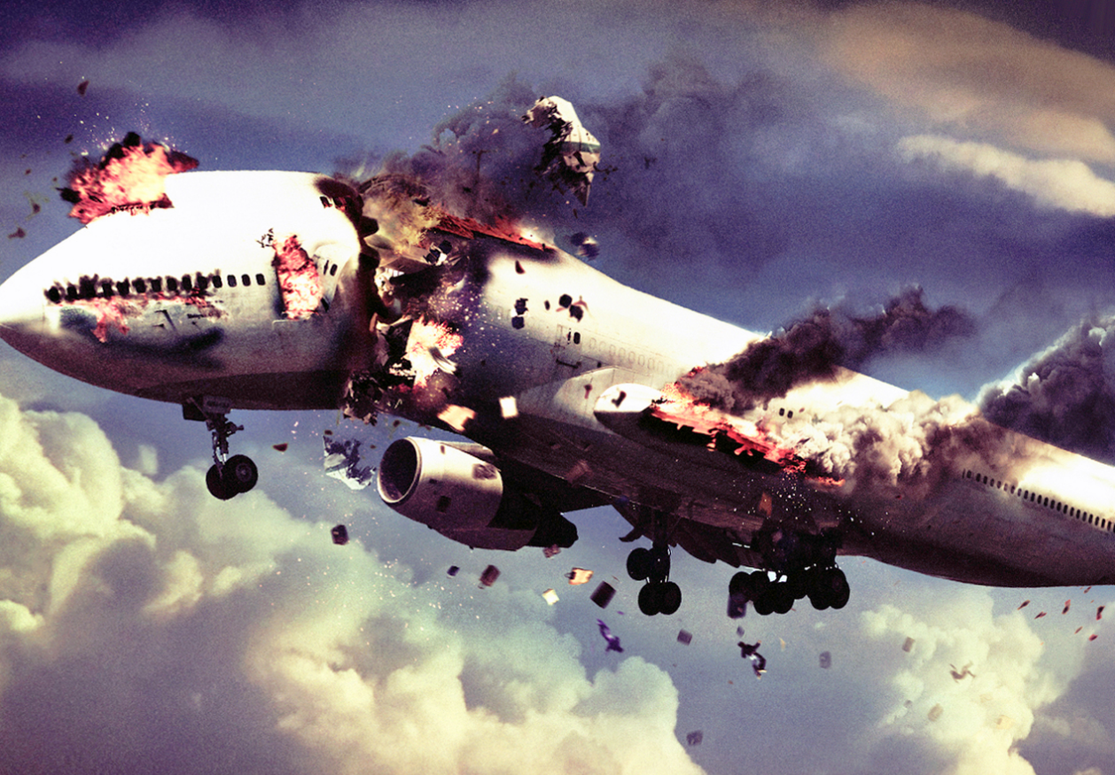 Падение авиакатастрофы. Самолёт взорвался в воздухе.