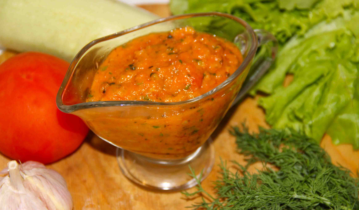 Приготовление соуса с овощами