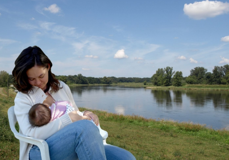 Кормить ребёнка грудью во сне к чему снится сонник про