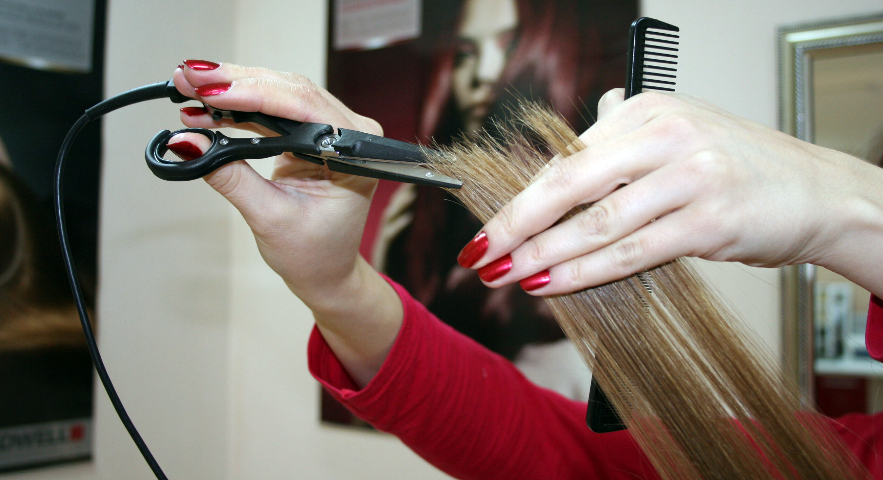 Помогает ли стрижка горячими ножницами от сечения волос