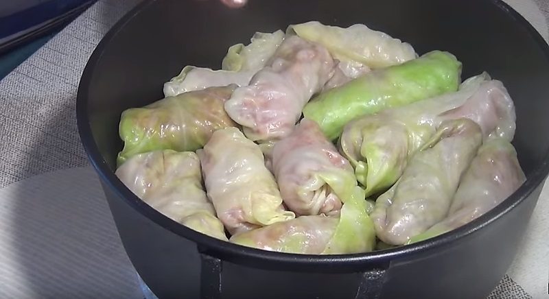 Как приготовить замороженные голубцы в кастрюле мультиварке на сковородке в духовке видео