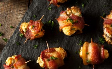 шампиньоны в беконе