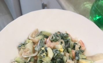 салат нежный с кальмарами и креветками